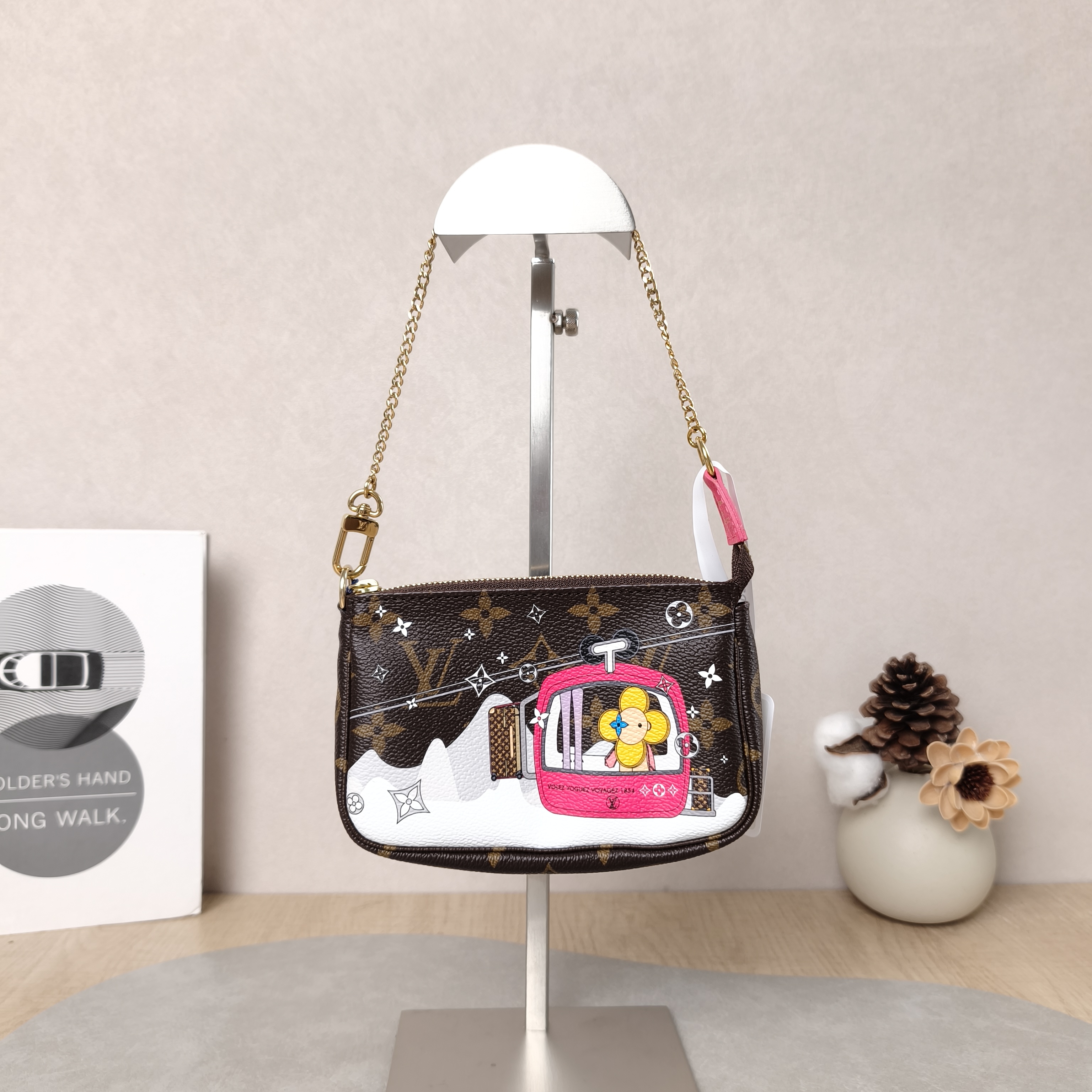 Louis Vuitton Clutch Mini Pochette Accessoires Monogram · Vivienne PV Cmini15.5 × 4 × 10.5 cm