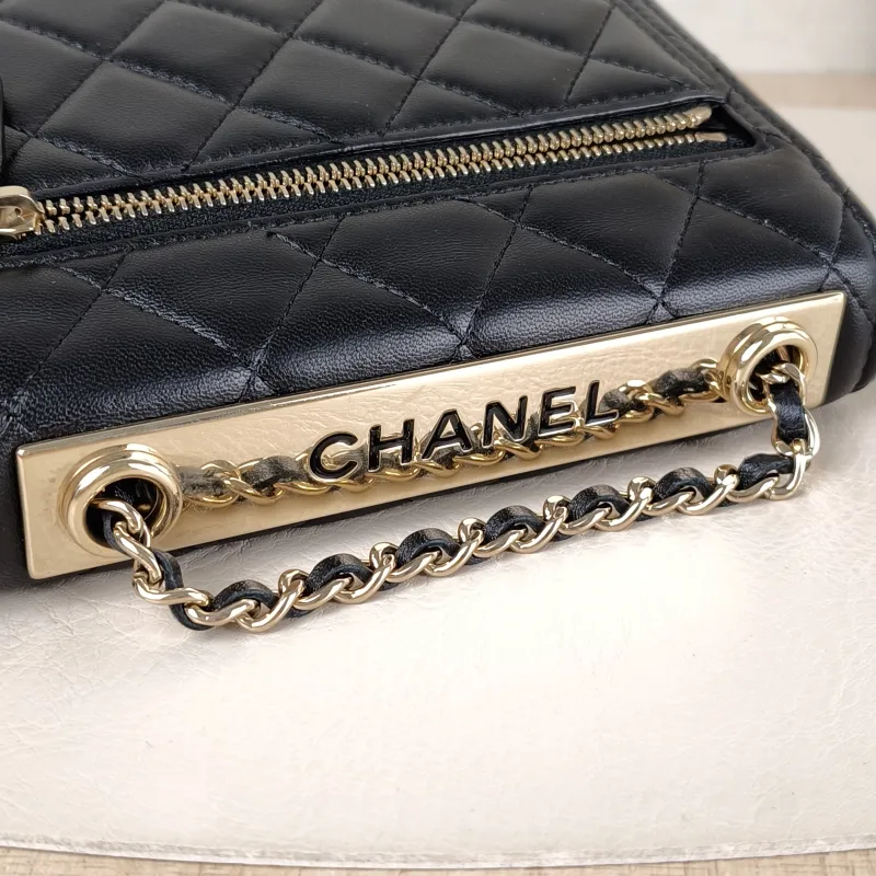 Chanel Crossbody Bag trendy cc woc Black Lambskin Mini 15.5 × 4 × 11 cm 30 — detail view 10 of 14