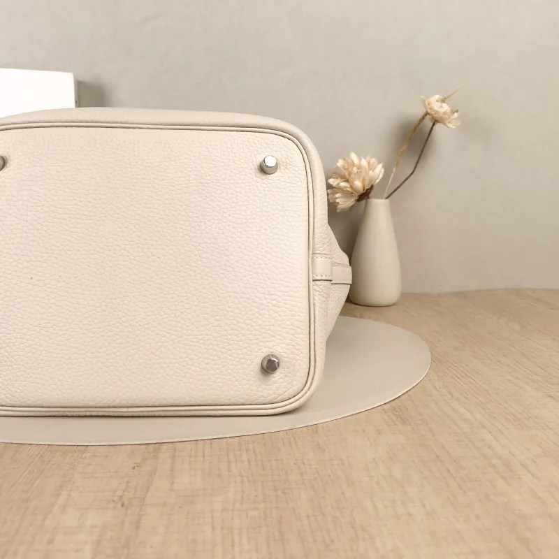 Hermès Top Handle Bag Picotin Lock 22 2210 TC Calfskin Medium22 × 17 × 21 cm — detail view 9 of 13