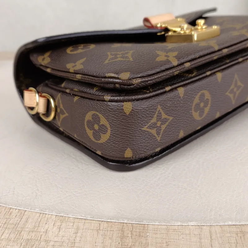 Louis Vuitton Crossbody Bag Pochette Métis East West Monogram PVC Small 21.5 × 6 × 13.5 cm — detail view 14 of 16