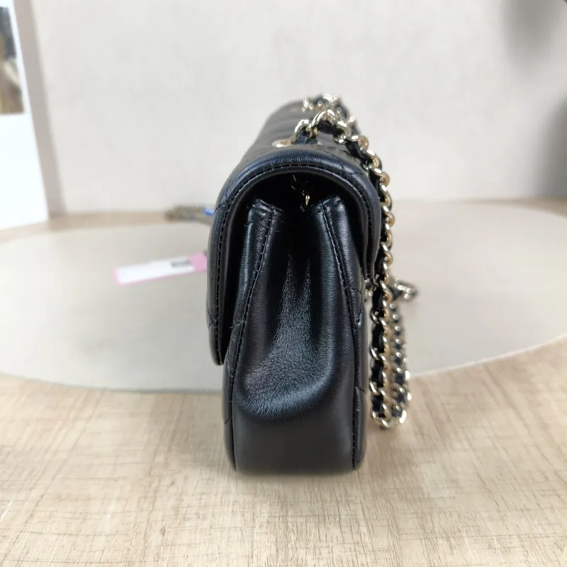 Chanel Crossbody Bag Crossbody Bag Black Lambskin One Size 19.5 × 4 × 11 cm — detail view 11 of 12