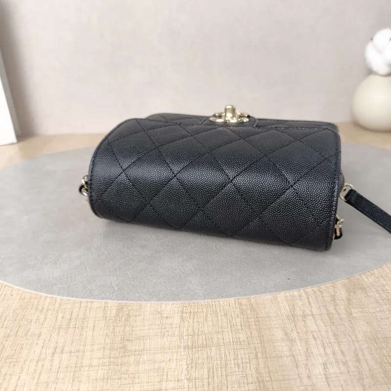 Chanel Crossbody Bag Edition Black Grained Calfskin 18 × 6 × 13.5 cm Microchip Edition — detail view 6 of 14