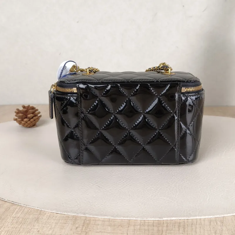 Chanel Crossbody Bag Edition Black Patent Leather One Size16 × 8 × 9.5 cm — cover view 2 of 5