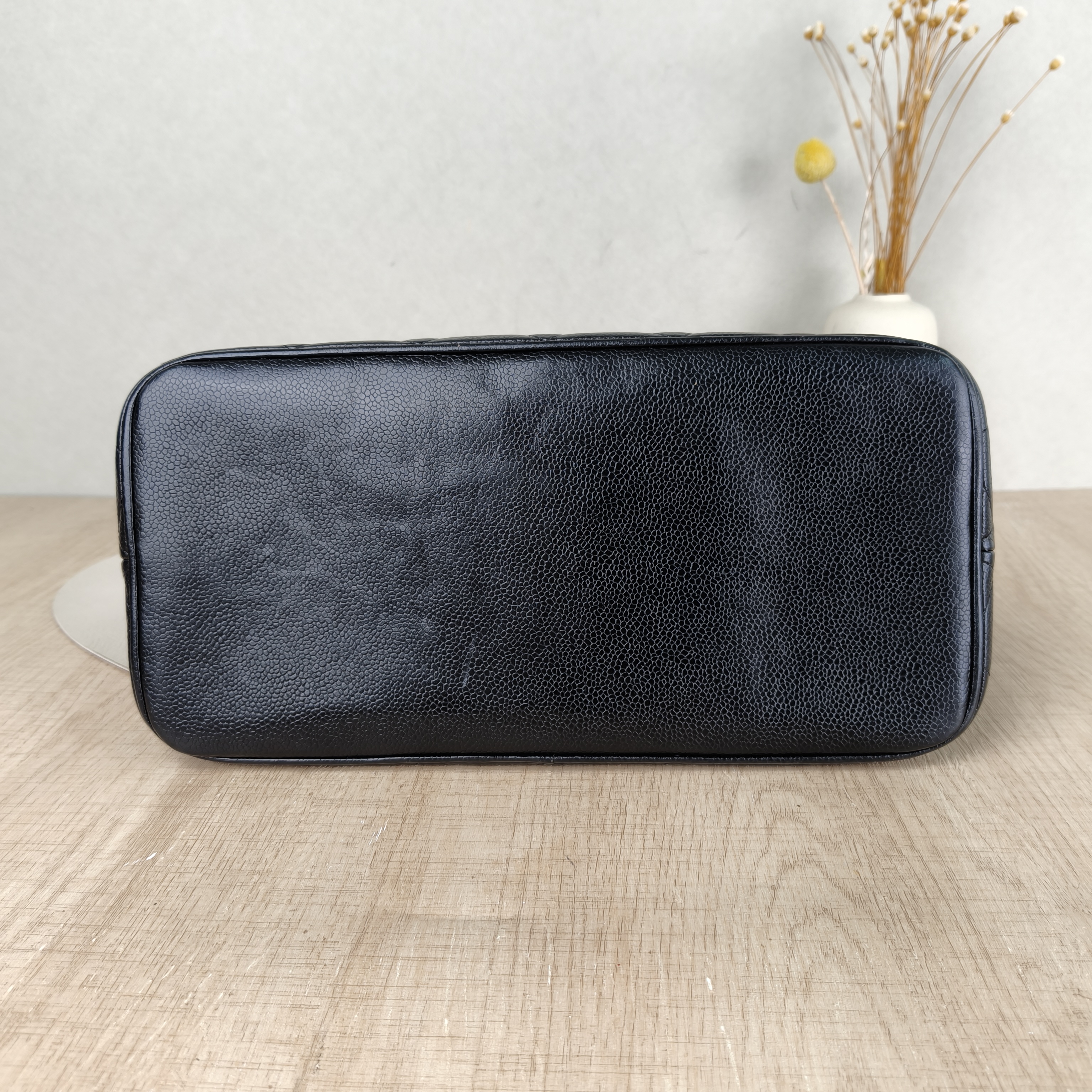 Chanel Top Handle Bag Medallion Black Grained Calfskin Large30 × 15 × 24 cm — cover view 4 of 5