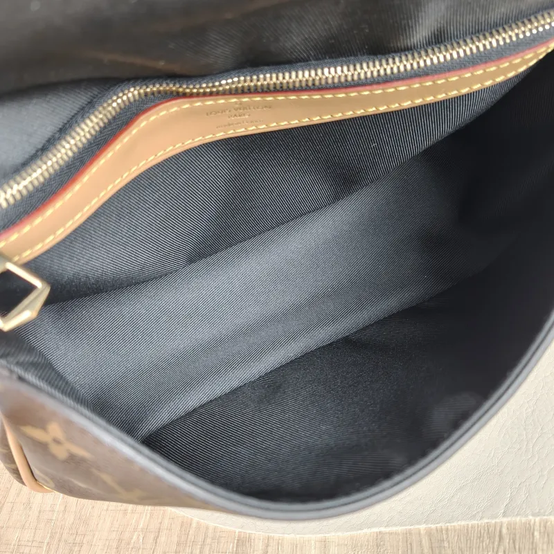 Louis Vuitton Crossbody Bag Diane Baguette Bag Shoulder Strap PVC Small 24 × 9 × 15 cm — detail view 1 of 13