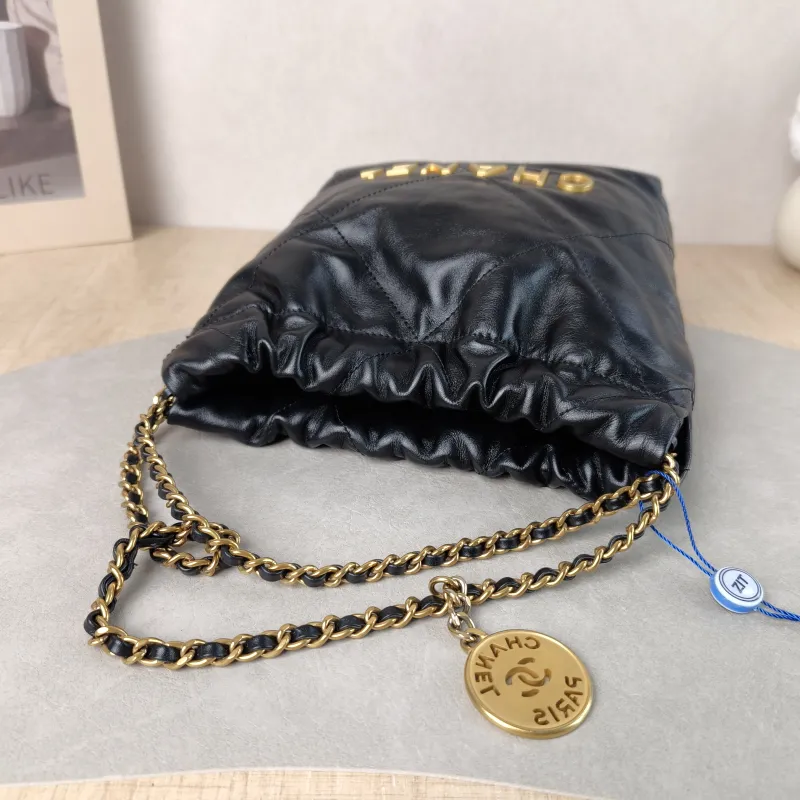 Chanel Shoulder Bag 22Bag Black CC alfskin Mini 20 × 6 × 19 cm — detail view 1 of 13