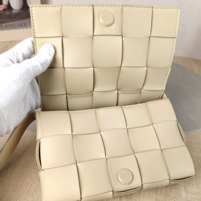 Bottega Veneta Crossbody Bag Cassette Woven Lambskin Medium 20 × 5 × 12 cm — detail view 2 of 14