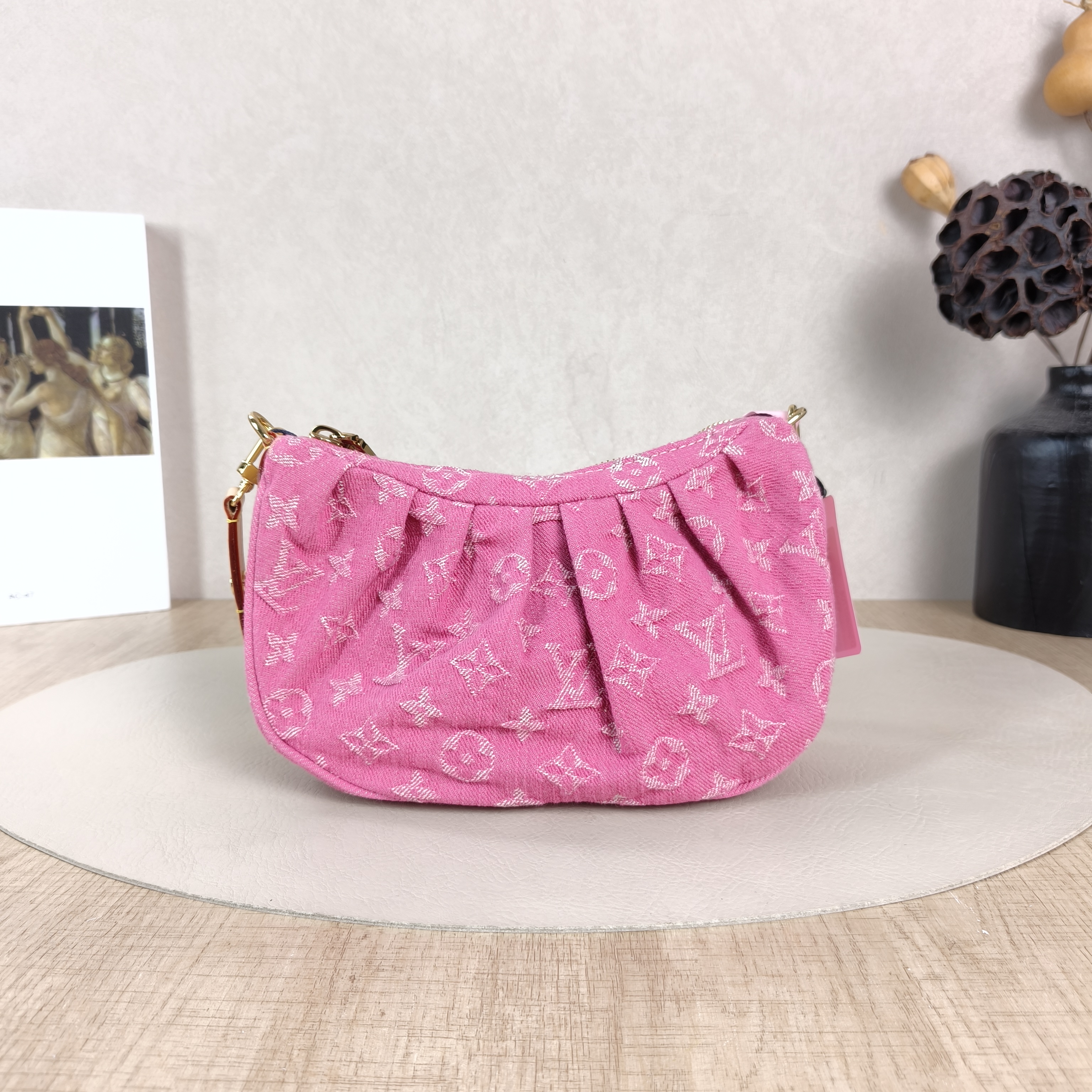 Louis Vuitton Shoulder Bag Pochette Valley Red One Size21 × 7 × 15 cm