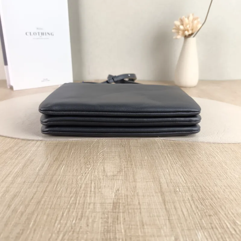 CELINE Crossbody Bag Trio Messenger Bag Grey Lambskin Small 21.5 × 5 × 15 cm — cover view 4 of 5