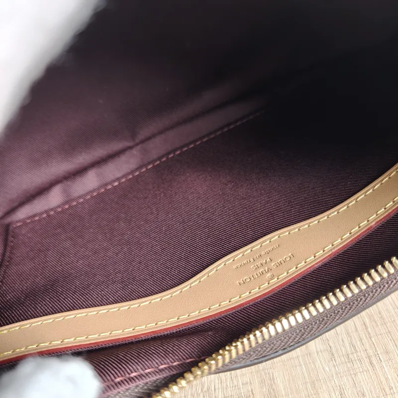 Louis Vuitton Crossbody Bag Boulogne PVC Small 26 × 9.5 × 16 cm — detail view 7 of 10