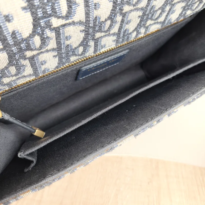 DIOR Crossbody Bag30Montaigne 30 Edition Canvas Medium24 × 8 × 17 cm — detail view 6 of 13