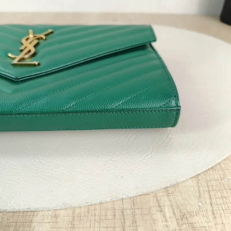 SAINT LAURENT Crossbody Bag CASSANDRE ENVELOPE Green Calfskin One Size 22.5 × 4 × 14 cm — detail view 10 of 11