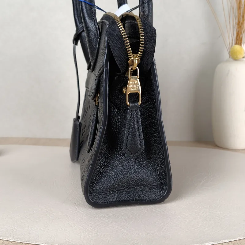 Louis Vuitton Crossbody Bag Pont Neuf Shoulder Bag Black Calfskinmini22.5 × 11 × 19 cm — detail view 3 of 11