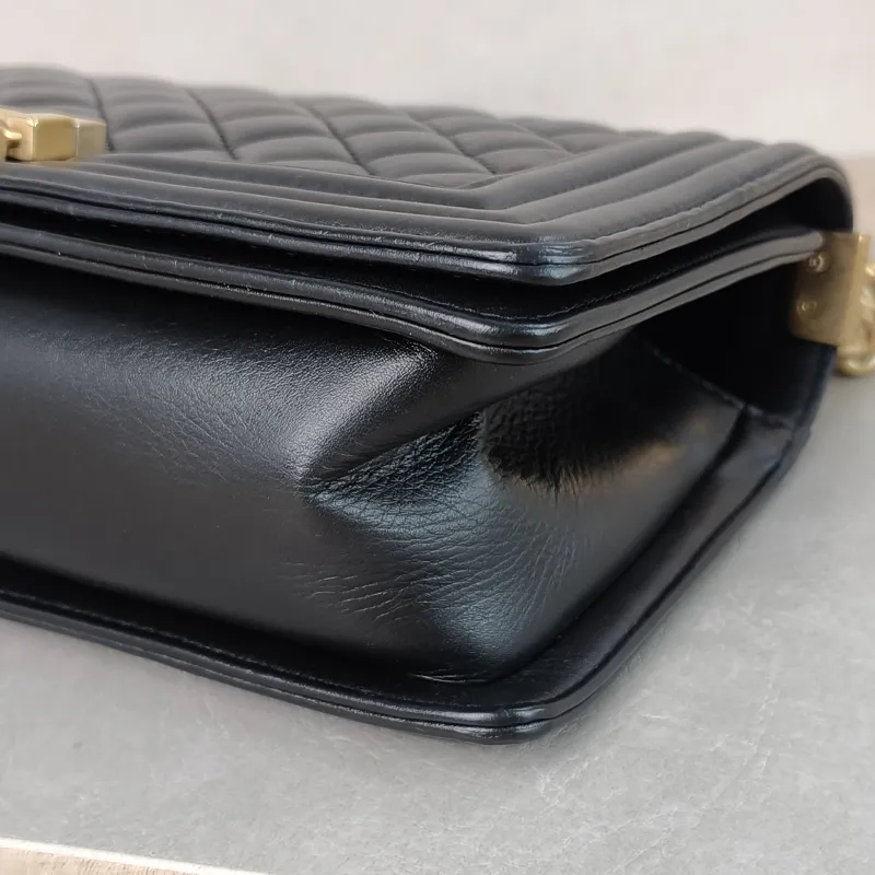 Chanel Crossbody Bag Le Boy​ Black Medium 25 × 9 × 15 cm — detail view 14 of 15