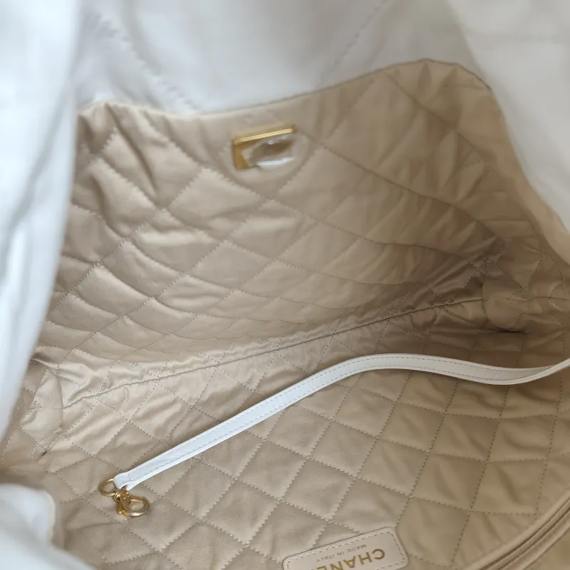 Chanel Shoulder Bag 22Bag White CC alfskin Small 35 × 7 × 37 cm — detail view 5 of 13