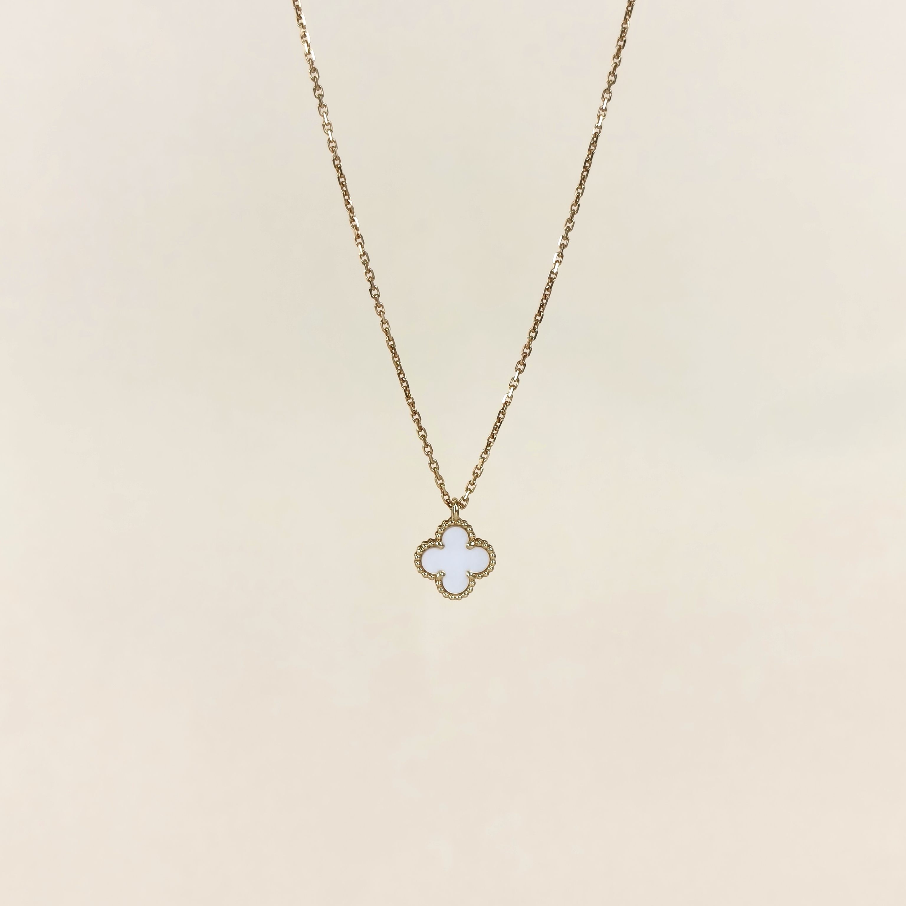Van Cleef & Arpels Necklace Alhambra Pearl · White Mother-of-Pearl18KY ellow Gold Sweet Mini0.95 × 0.95 × 40 cm