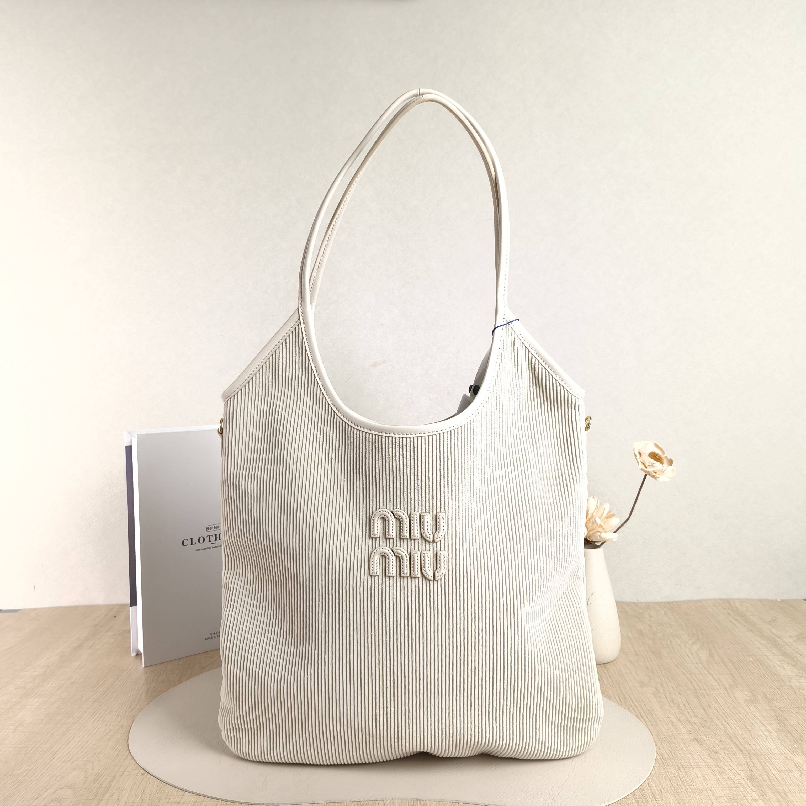 Miumiu Shoulder Bag IVY Tote Shopping Tote White Medium35*40