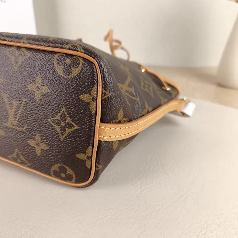 Louis Vuitton Crossbody Bag NANO NOÉ Bucket Bag Nano Monogram PVC nano 13 × 10 × 16 cm — detail view 5 of 10