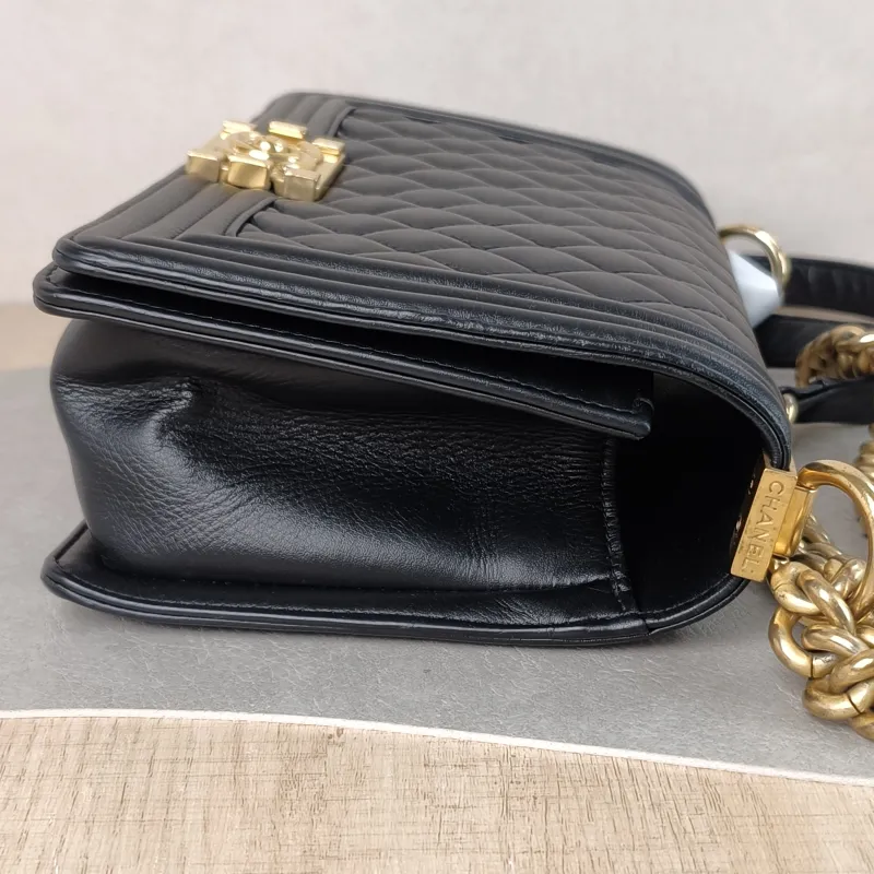 Chanel Crossbody Bag Le Boy​ Black Medium 25 × 9 × 15 cm — detail view 13 of 15