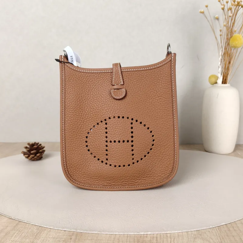 Hermès Crossbody Bag Evelyne Mini 16 Mini 16 TC Calfskin Shoulder Strapmini17 × 5.5 × 18 cm