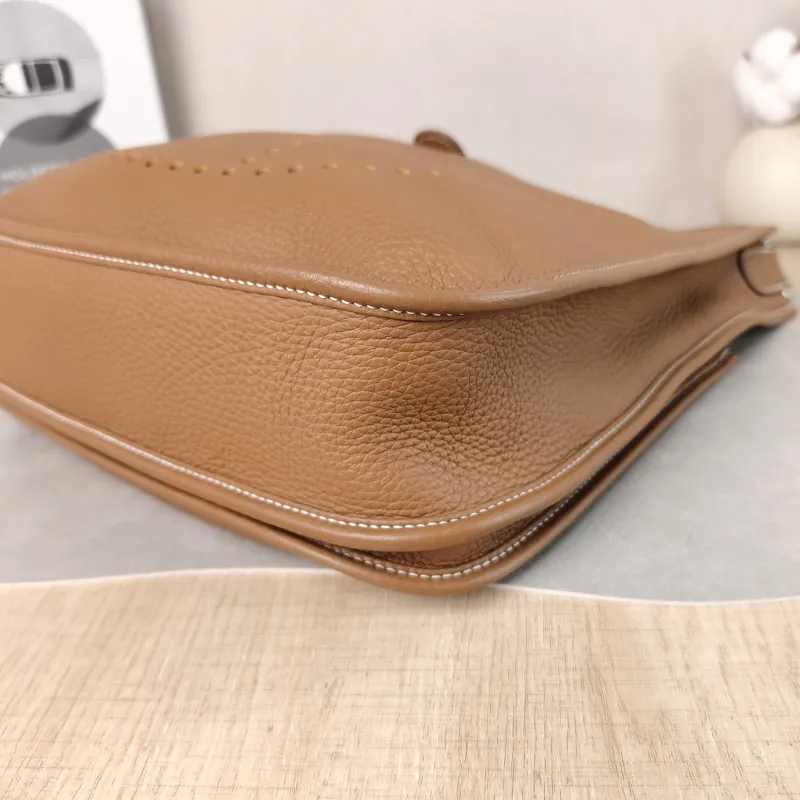 Hermès Crossbody Bag Evelyne 29 29 37 Brown TC Calfskin 29 29 × 7 × 30 cm W — detail view 4 of 13