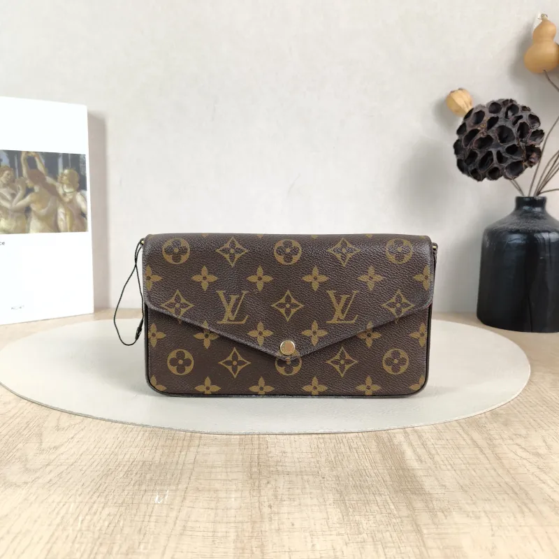 Louis Vuitton Crossbody Bag Pochette Félicie Monogram PVC Small21 × 3 × 12 cm