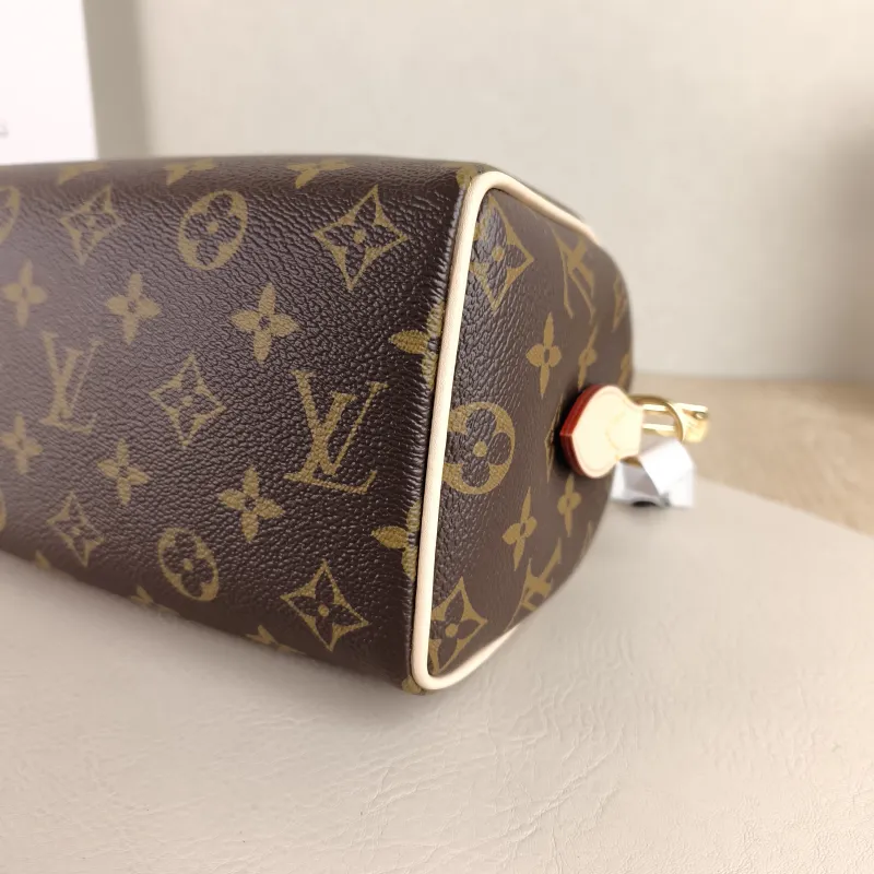 Louis Vuitton Crossbody Bag Speedy20 Shoulder Strap PVC Small 20.5 × 12 × 13.5 cm — detail view 1 of 9