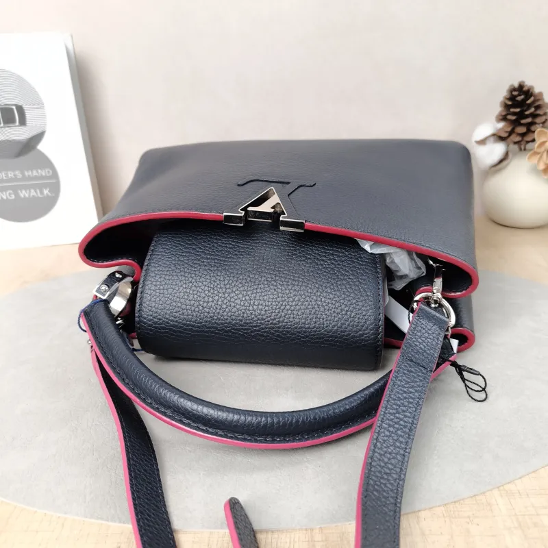 Louis Vuitton Top Handle Bag Capucines Black Calfskin Medium31.5 × 11 × 20 cm — detail view 19 of 22