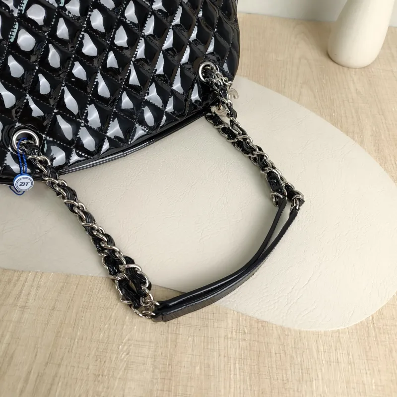 Chanel Shoulder Bag tote Black Patent Leather One Size33 × 16 × 17 cm — detail view 2 of 12