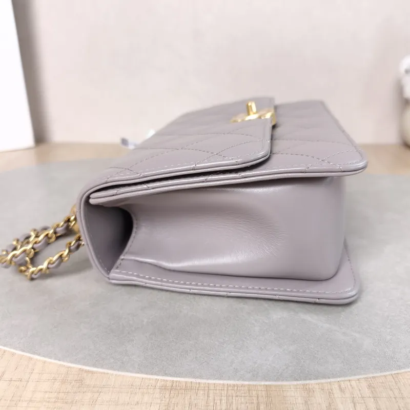 Chanel Crossbody Bag woc Calfskin Medium22 × 8 × 14.5 cm — detail view 7 of 16