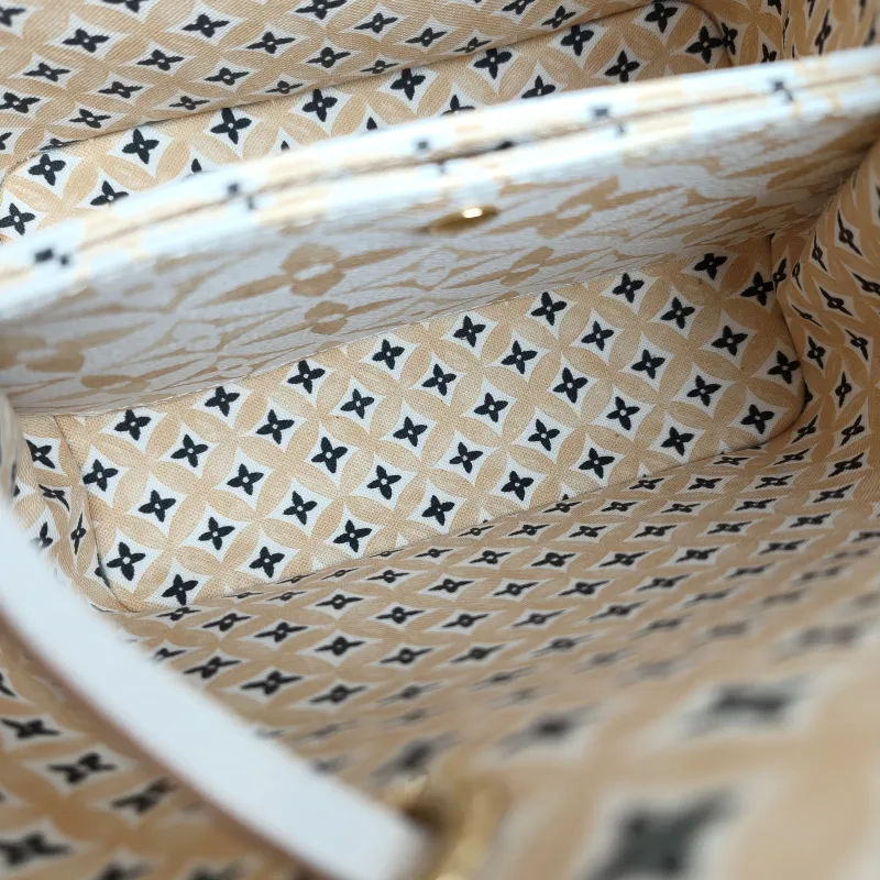 Louis Vuitton Crossbody Bag NÉONOÉ Bucket Bag BB PVC BB 20 × 13 × 20 cm — detail view 4 of 10