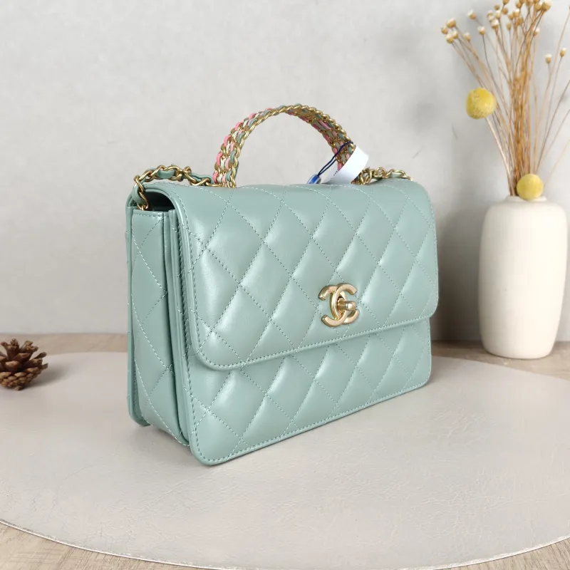 Chanel Crossbody Bag Green Calfskin One Size 22 × 7 × 16 cm — cover view 4 of 5