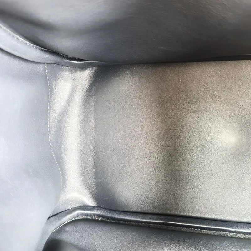 Hermès Crossbody Bag Lindy 30 Grey Blue Swift Calfskin30 × 15 × 19 cm — detail view 4 of 12