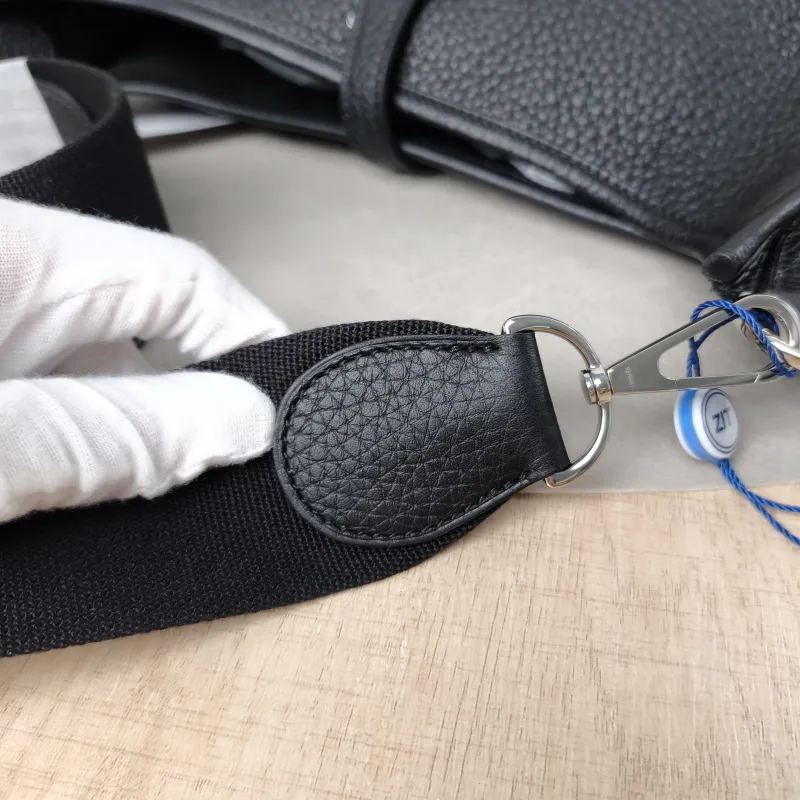Hermès Crossbody Bag Evelyne 29 29Black Clemence Taurillon TC Calfskin Small29 × 8 × 30 cm — detail view 3 of 16