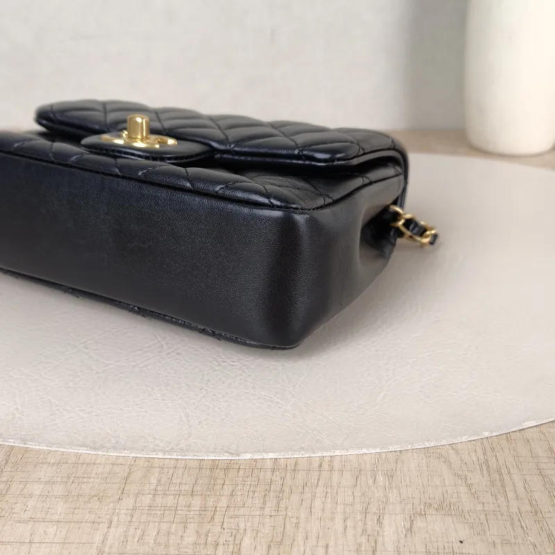 Chanel Crossbody Bag24p Pearl Black Lambskinmini17 × 5 × 12.5 cm — detail view 3 of 14