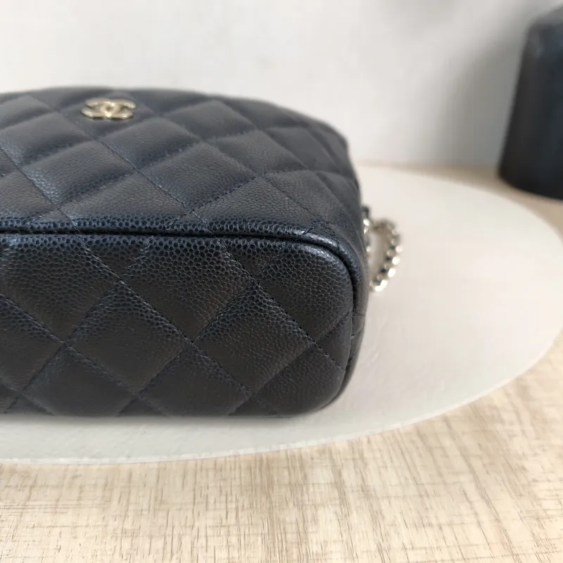 Chanel Crossbody Bag Crossbody Bag Black Calfskin One Size 21.5 × 7.5 × 19 cm — detail view 1 of 14