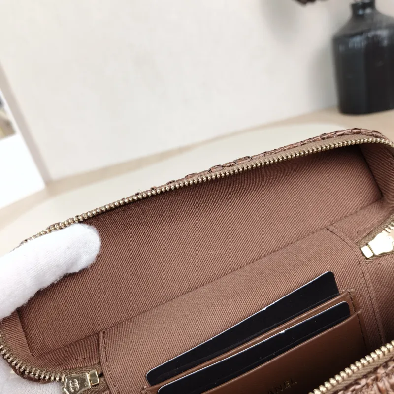 Chanel Crossbody Bag lp Box Bag Top Handle Crossbody Bag 19.5 × 5 × 17 cm — detail view 12 of 15