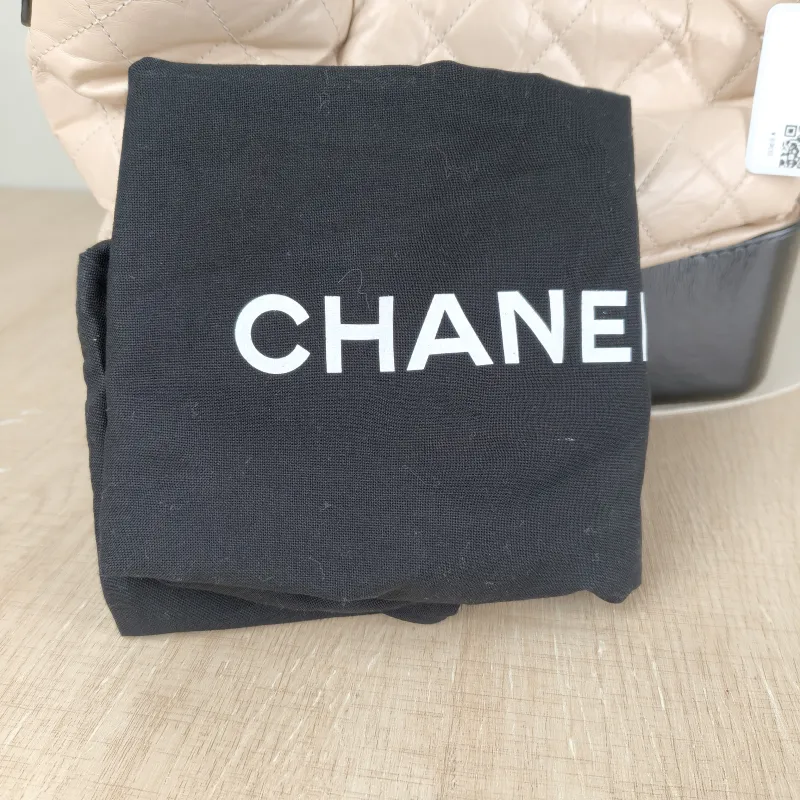 Chanel Crossbody Bag Gabrielle Gabrielle Bag Beige Black Large28 × 10 × 23 cm — detail view 6 of 13