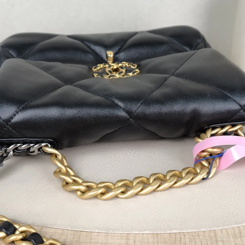 Chanel Crossbody Bag 19Bag Black SL ambskin Small 26 × 9 × 16 cm — detail view 10 of 15