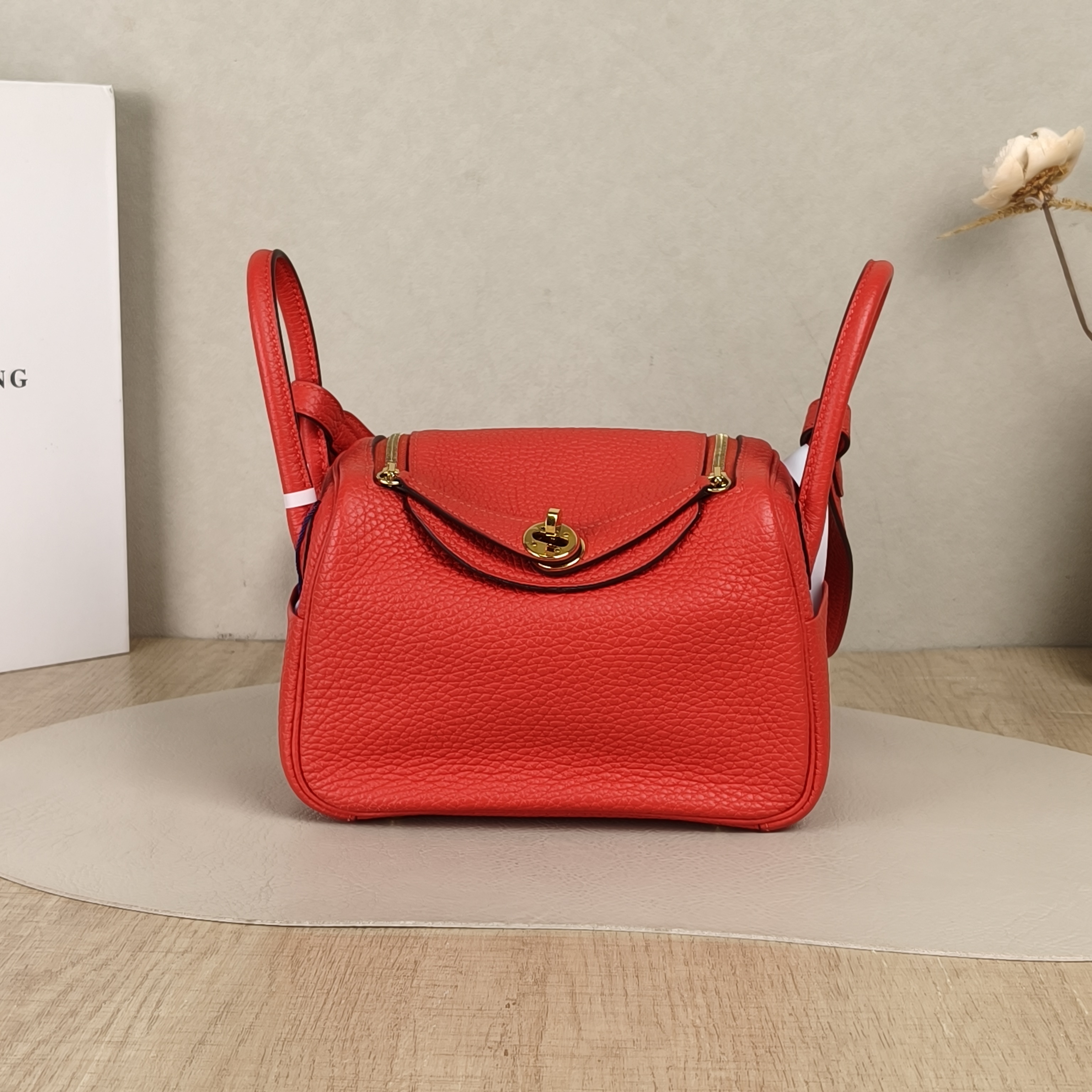Hermès Crossbody Bag Lindy Mini 19S5 TC Calfskinmini19 × 9.5 × 13 cm