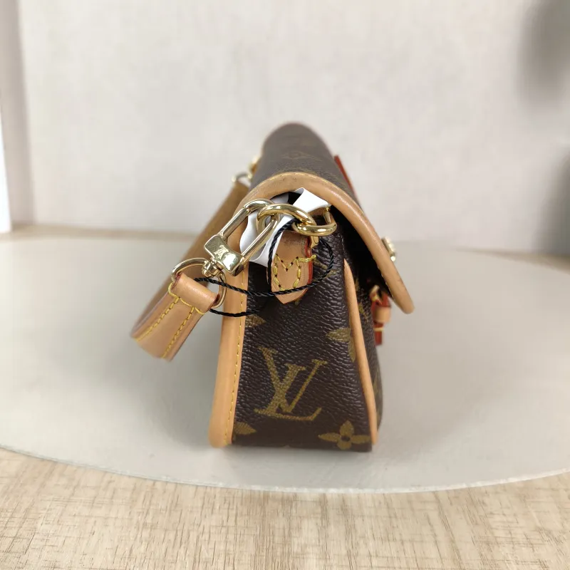 Louis Vuitton Crossbody Bag Diane Baguette Bag Monogram PVC nano 19 × 6 × 10.5 cm — detail view 4 of 13