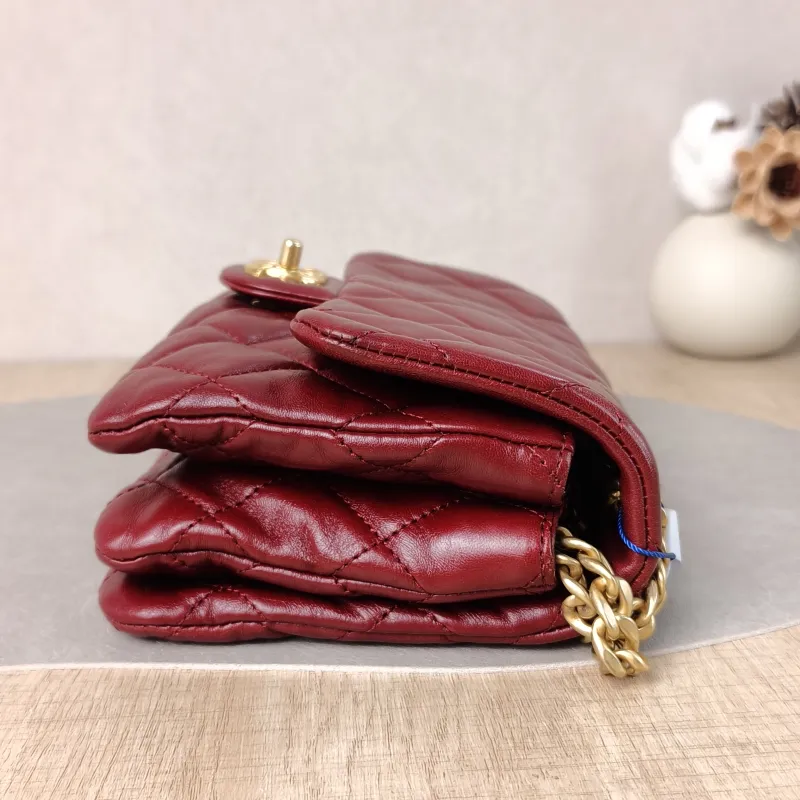 Chanel Crossbody Bag Burgundy Lambskin One Size 22 × 8 × 14 cm — detail view 9 of 12