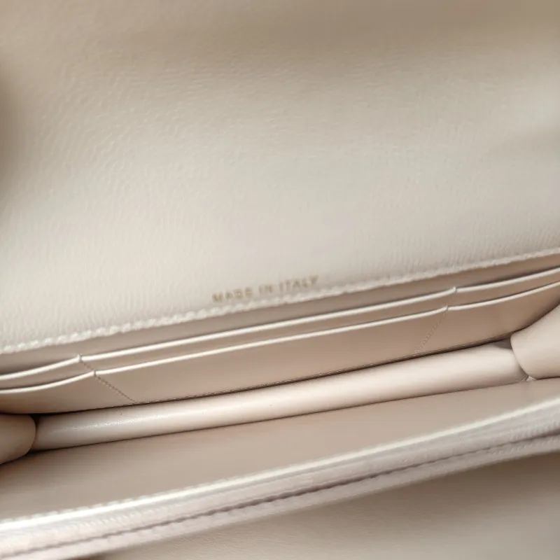 Chanel Crossbody Bag woc Pink Grained Calfskin One Size 19.2 × 3.5 × 12.3 cm — detail view 2 of 12