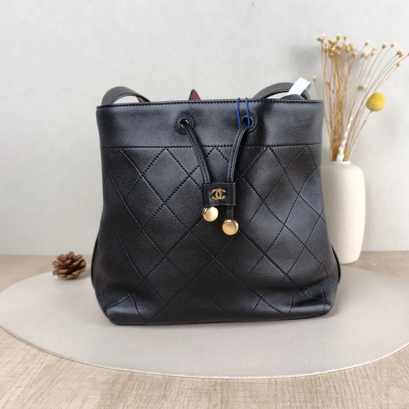 Chanel Shoulder Bag Bucket Bag Black Lambskin 22.5 × 13 × 22 cm