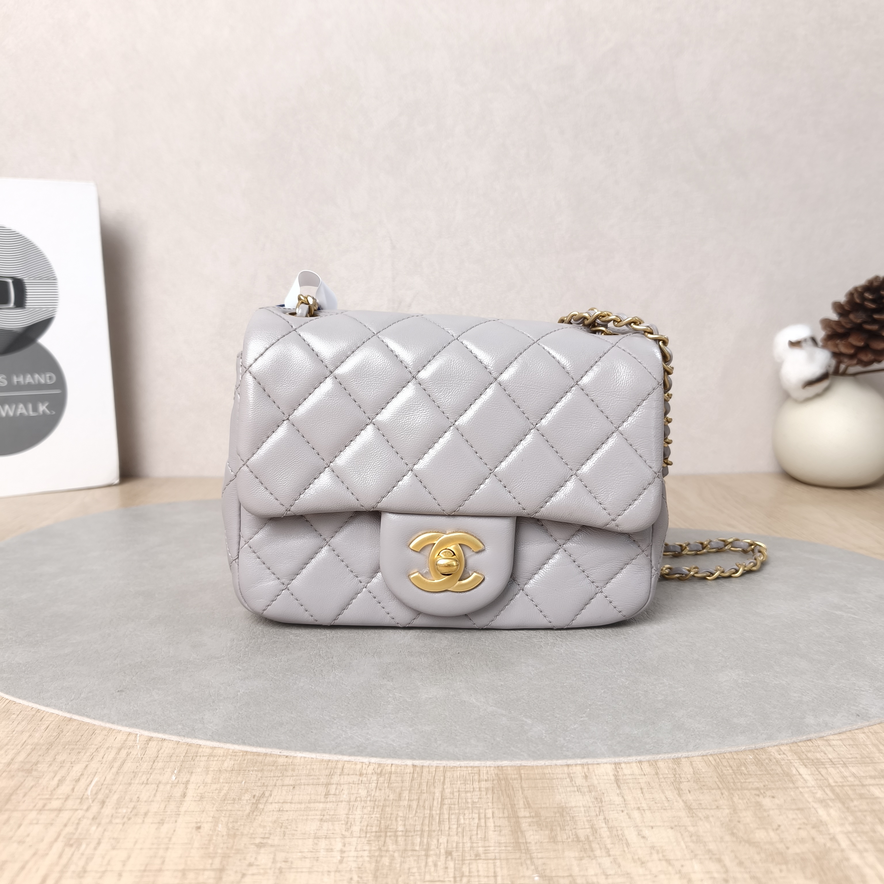 Chanel Crossbody Bag Grey Lambskin One Size17 × 8 × 13.5 cm