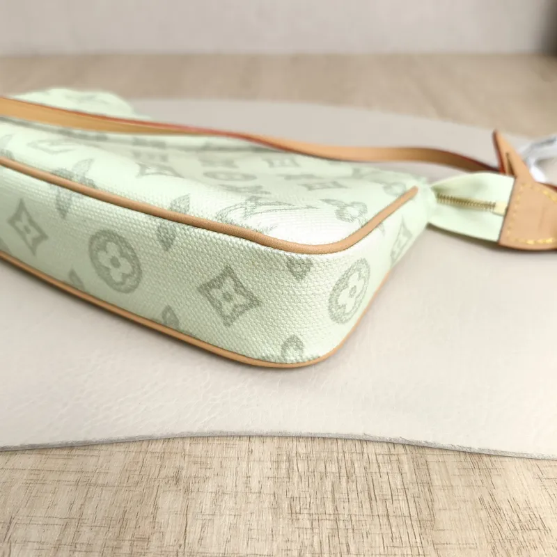 Louis Vuitton Shoulder Bag Pochette Accessoires Green PVC Large23.5 × 4 × 13.5 cm — detail view 4 of 12