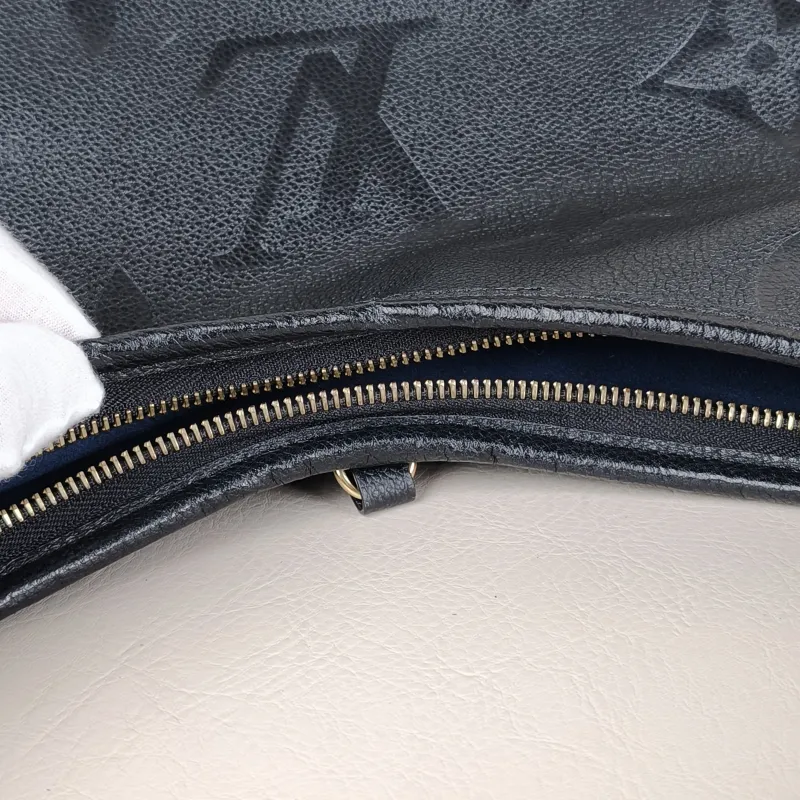 Louis Vuitton Crossbody Bag Carryall Black Calfskin Small29.5 × 12 × 24 cm — detail view 2 of 13