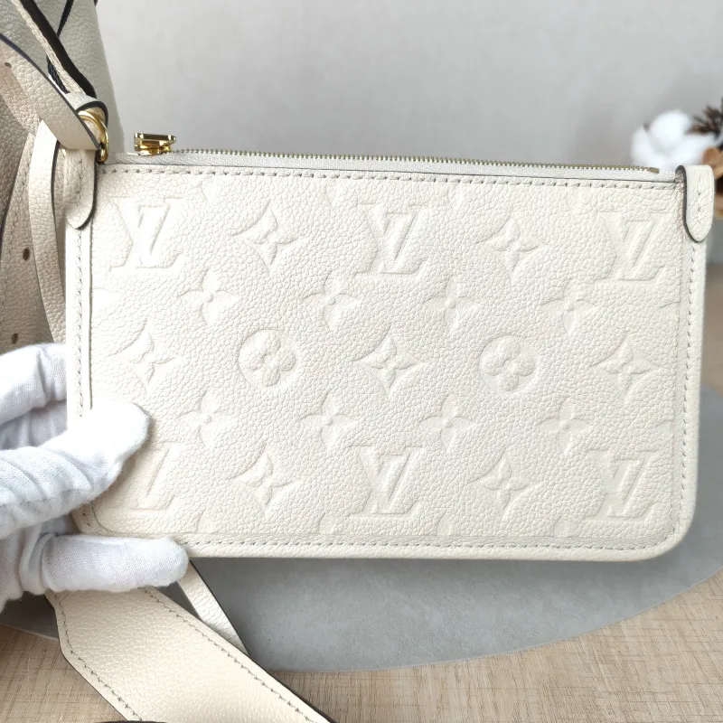 Louis Vuitton Crossbody Bag Carryall White Calfskin Small29.5 × 12 × 24 cm — detail view 13 of 14