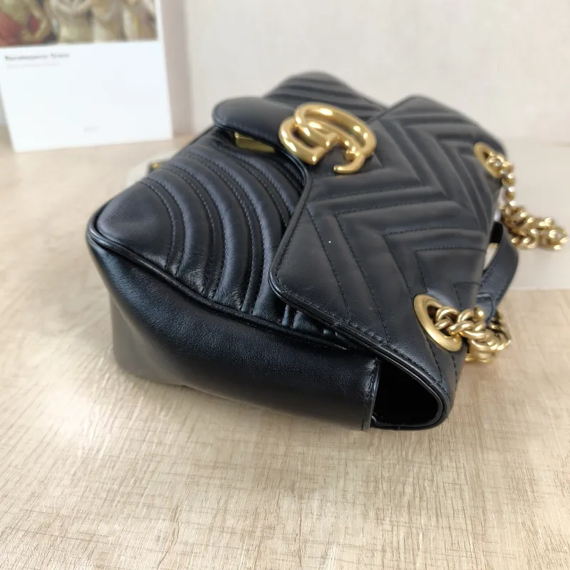 GUCCI Crossbody Bag GG Marmont Medium Marmont 26 Black CC alfskin Medium 26 × 7 × 15 cm — detail view 2 of 11