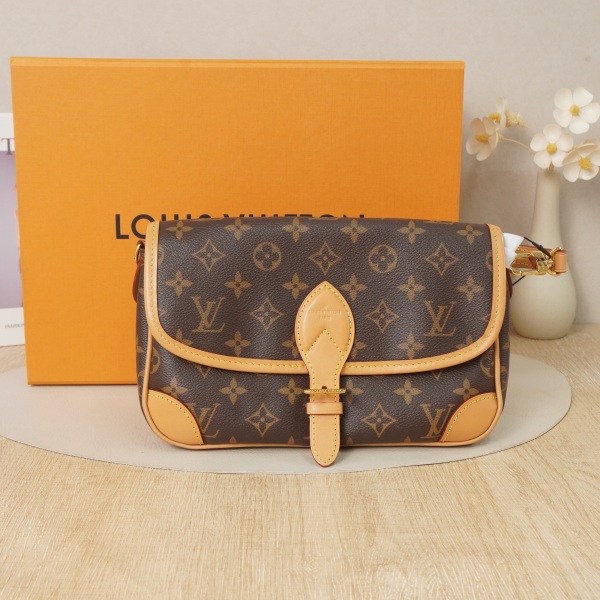 Louis Vuitton Crossbody Bag Diane Baguette Bag Shoulder Strap PVC24 × 9 × 15 cm